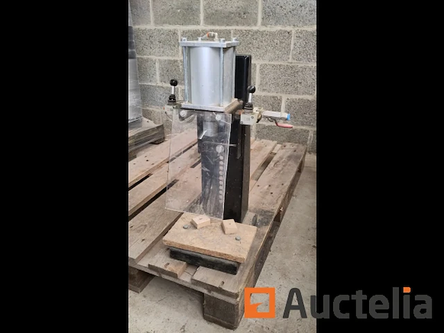 Semi-automatische pneumatische sluitmachine spagni - afbeelding 3 van  4