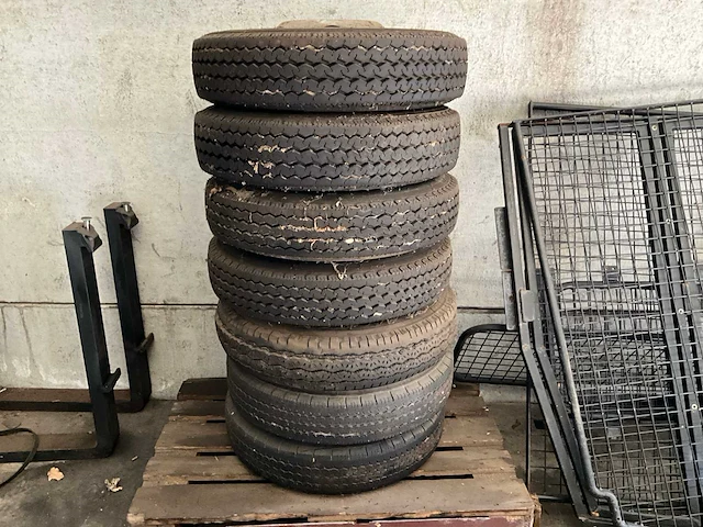 Semperit express steel vrachtwagenbanden met velg 7 stuks - afbeelding 1 van  6