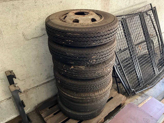 Semperit express steel vrachtwagenbanden met velg 7 stuks - afbeelding 6 van  6