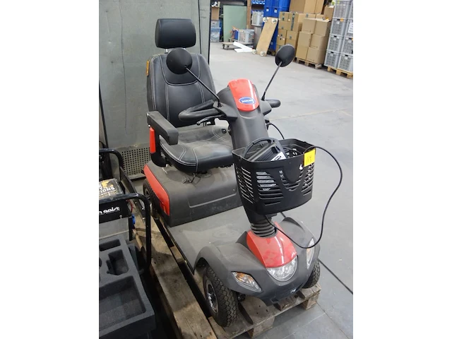 Senioren scooter met lader invacare - afbeelding 6 van  6