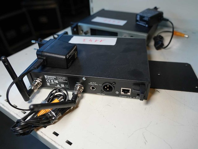 Sennheiser - em 300-500 g4-dw - true diversity rack receiver - afbeelding 2 van  2