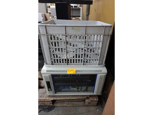 Serverkast + inhoud - afbeelding 1 van  5