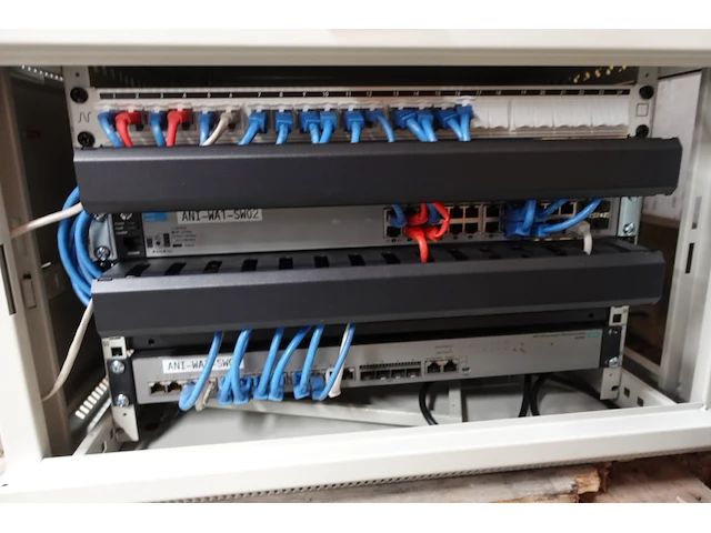 Serverkast + inhoud - afbeelding 2 van  5