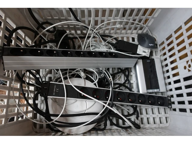 Serverkast + inhoud - afbeelding 5 van  5