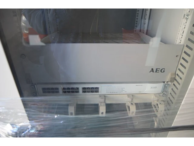 Serverkast met 1 baseline switch 2024 3c16471 - afbeelding 6 van  7