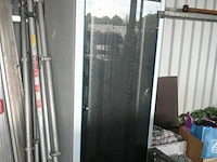 Serverkast met glazen deur