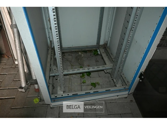 Serverkast met glazen deur - afbeelding 4 van  5