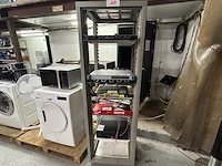 Serverkast met inhoud samengesteld lot 101-106