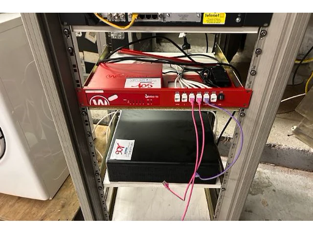 Serverkast met inhoud samengesteld lot 101-106 - afbeelding 3 van  5