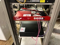 Serverkast met inhoud samengesteld lot 101-106 - afbeelding 3 van  5