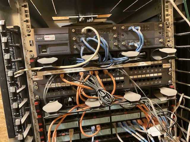 Serverrack met inhoud - afbeelding 3 van  9