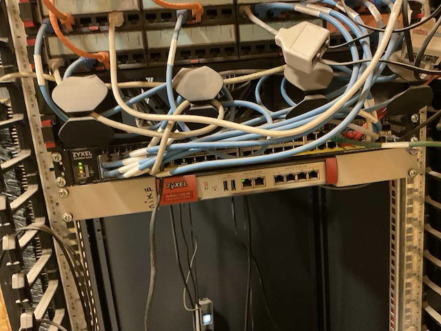 Serverrack met inhoud - afbeelding 5 van  9