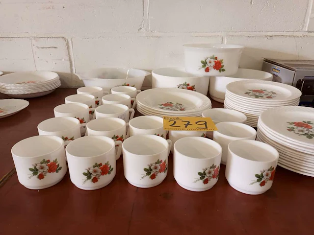 Servies arcopal amelie. 53 stuks - afbeelding 2 van  4