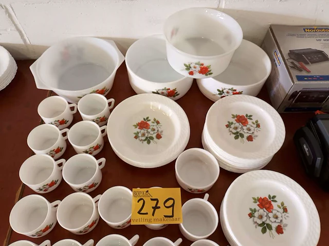 Servies arcopal amelie. 53 stuks - afbeelding 3 van  4