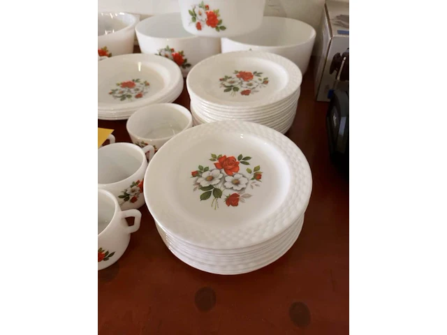 Servies arcopal amelie. 53 stuks - afbeelding 4 van  4