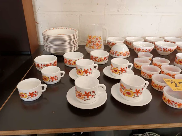 Servies arcopal flore. 63 stuks - afbeelding 3 van  5