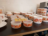 Servies arcopal flore. 63 stuks - afbeelding 5 van  5