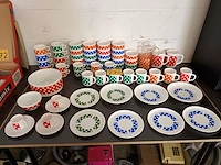 Servies arcopal polka dot. 66 stuks - afbeelding 1 van  5
