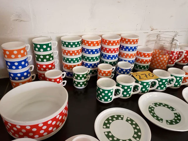 Servies arcopal polka dot. 66 stuks - afbeelding 2 van  5