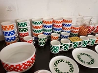 Servies arcopal polka dot. 66 stuks - afbeelding 2 van  5