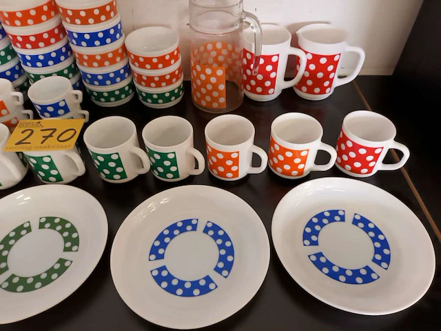 Servies arcopal polka dot. 66 stuks - afbeelding 3 van  5
