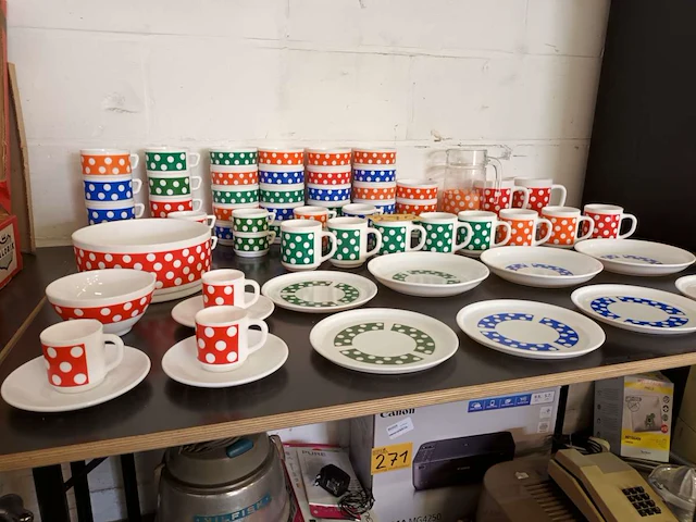 Servies arcopal polka dot. 66 stuks - afbeelding 5 van  5