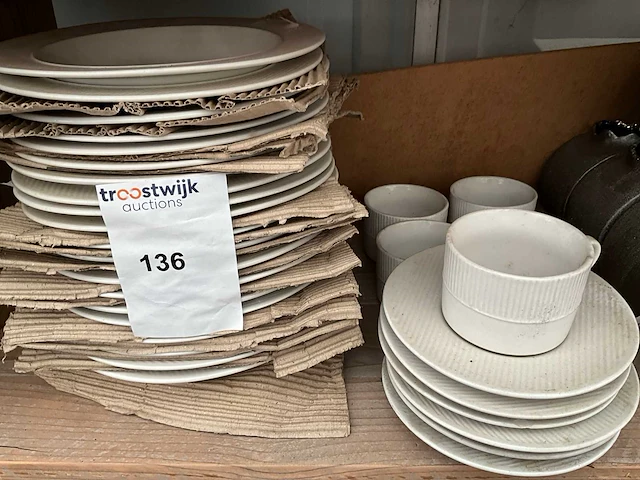 Servies, glaswerk en bestek - afbeelding 1 van  1