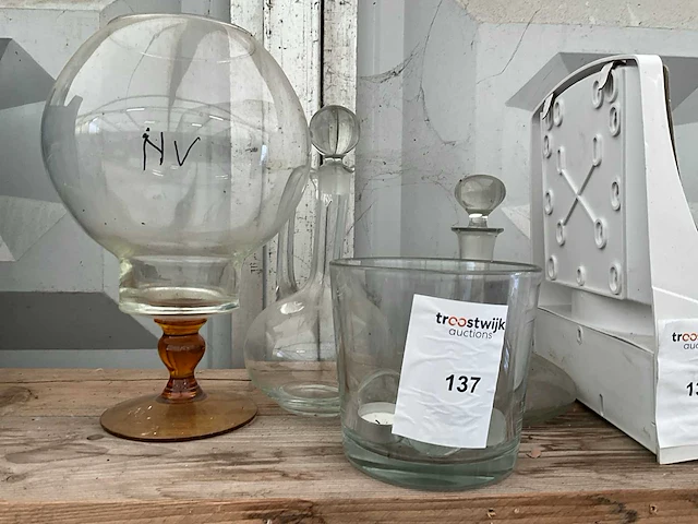Servies, glaswerk en bestek - afbeelding 1 van  1
