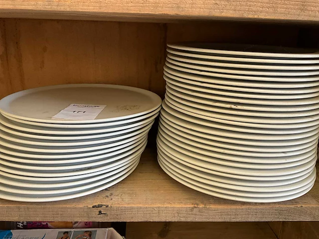 Servies, glaswerk en bestek - afbeelding 1 van  2