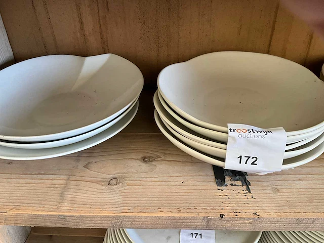 Servies, glaswerk en bestek - afbeelding 1 van  2