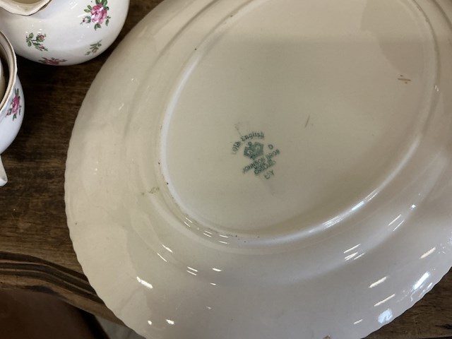 Servies:" old englisch" met bloemen : johnson bros - afbeelding 2 van  3