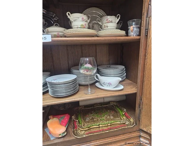 Servies, plateau's, enzovoort - afbeelding 2 van  3