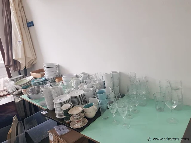 Servies - afbeelding 1 van  4