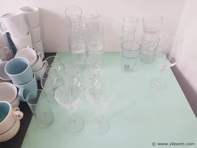 Servies - afbeelding 2 van  4