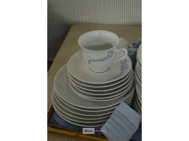 Servies - afbeelding 2 van  4