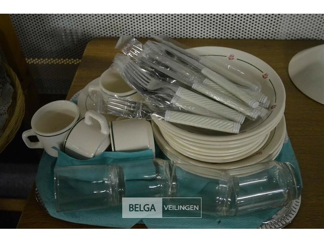 Servies - afbeelding 1 van  4