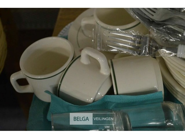 Servies - afbeelding 2 van  4