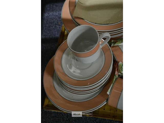 Servies - afbeelding 2 van  4