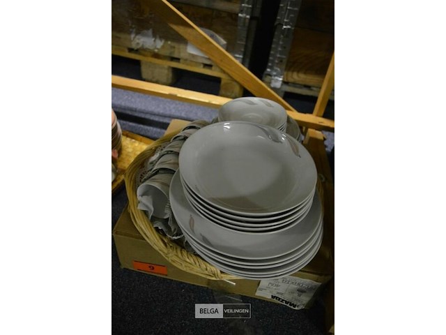 Servies - afbeelding 3 van  3