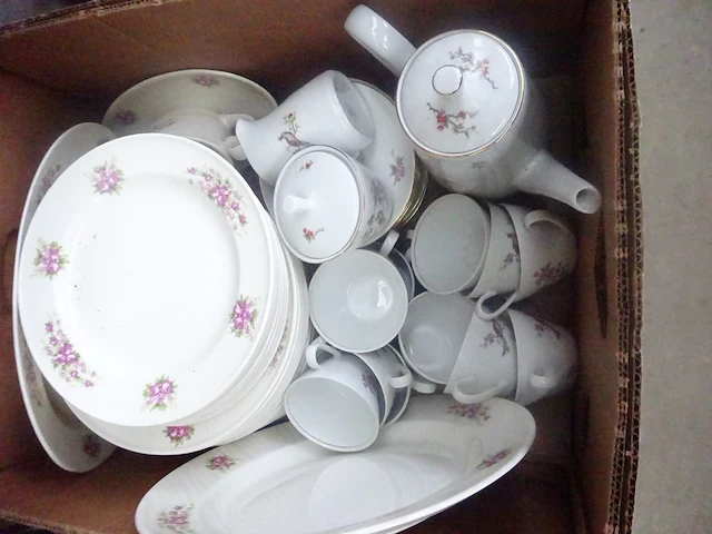 Servies - afbeelding 1 van  2