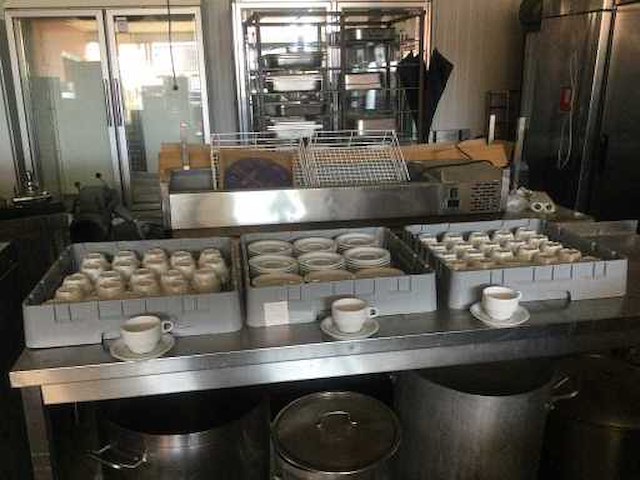 Servies - afbeelding 3 van  8