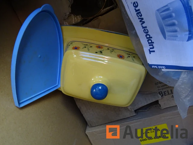 Serviesset: borden, hakmolen, botervloot, carlsberg en bellevue glazen, tupperware, bestek - afbeelding 7 van  11