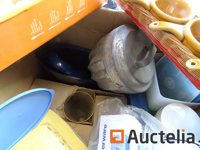 Serviesset: borden, hakmolen, botervloot, carlsberg en bellevue glazen, tupperware, bestek - afbeelding 10 van  11