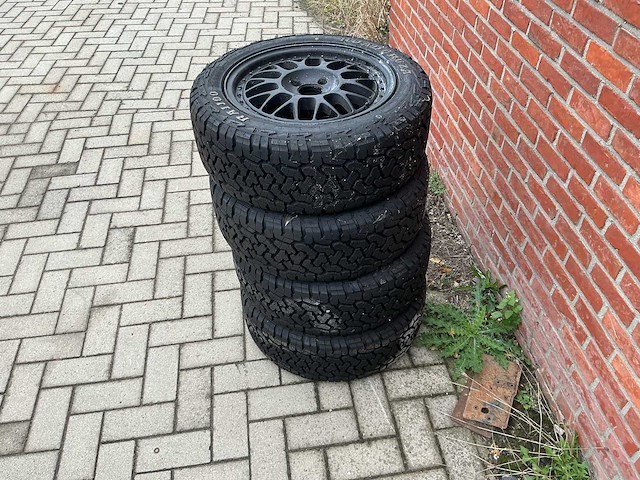 Set banden met velg autoband - afbeelding 2 van  5