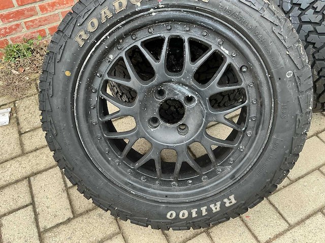 Set banden met velg autoband - afbeelding 4 van  5