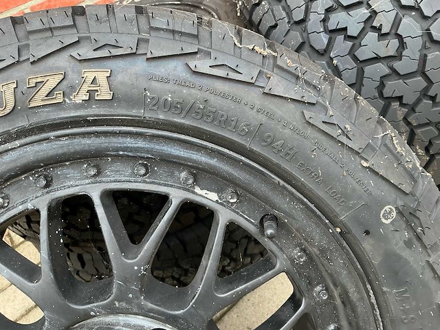 Set banden met velg autoband - afbeelding 5 van  5