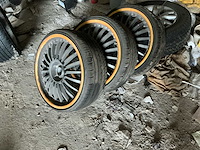 Set banden met velg autoband - afbeelding 1 van  5