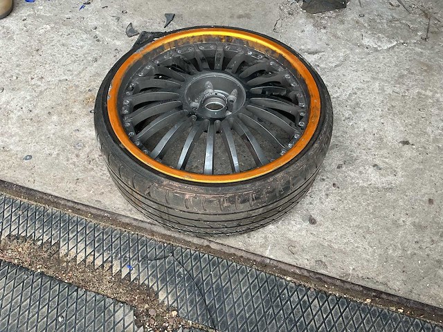 Set banden met velg autoband - afbeelding 2 van  5