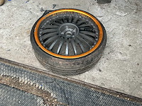 Set banden met velg autoband - afbeelding 2 van  5