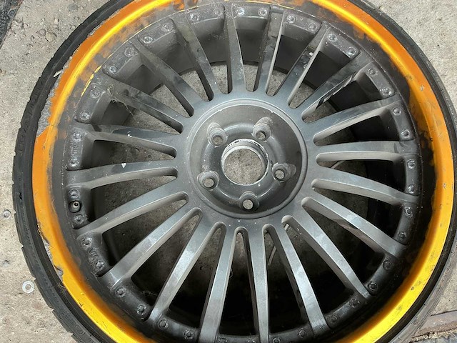 Set banden met velg autoband - afbeelding 3 van  5